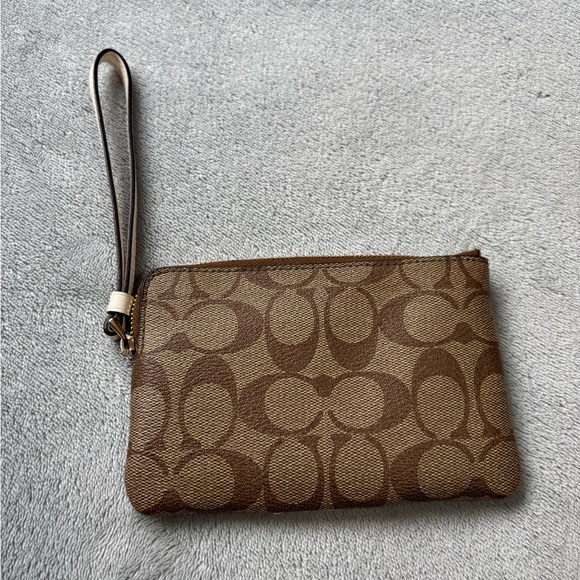 Coach Wristlet - Picture 3 of 4